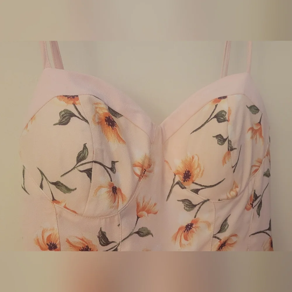 Pretty Summer Dress - Picture 6 of 7